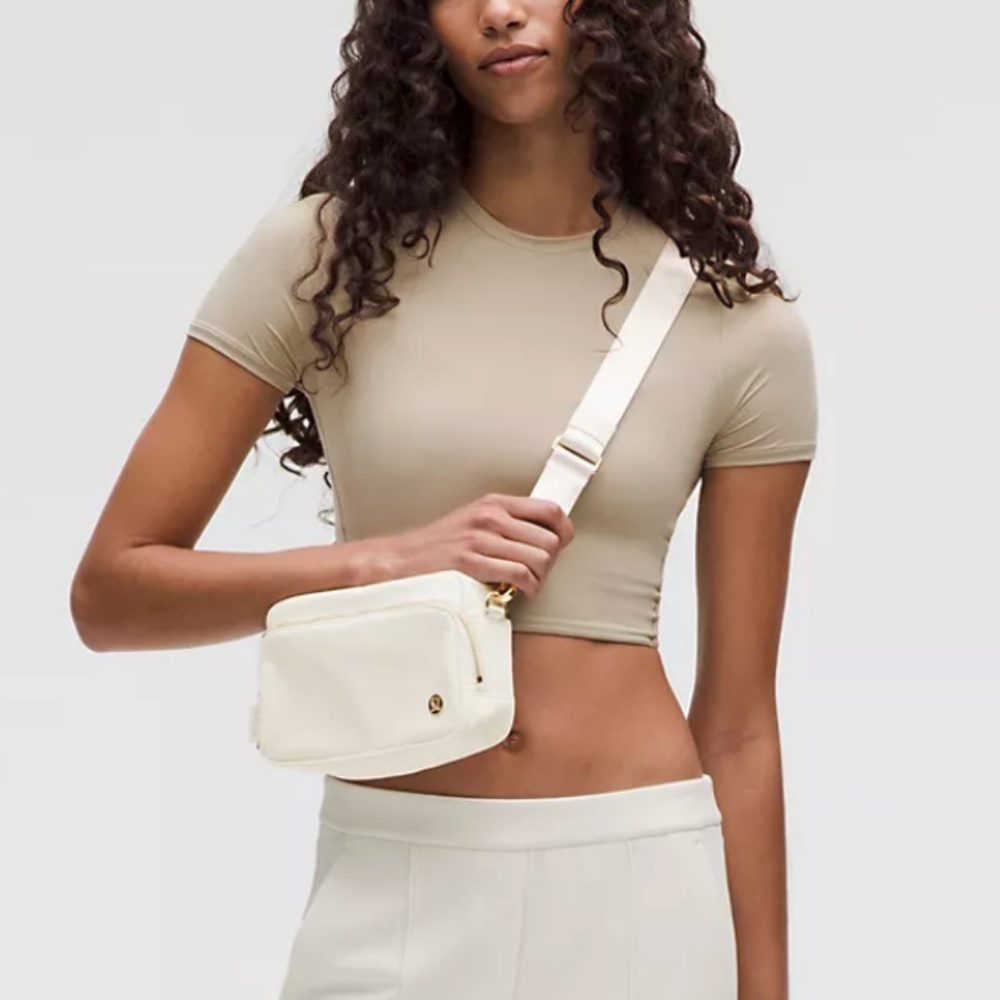 Everywhere Crossbody Bag 2L Metal Hardware
